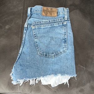 WRANGLER SHORTS - shoot me an offer